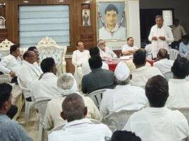 मुक्ताईनगर येथे ‘राष्ट्रवादी काँग्रेस शरदचंद्र पवार’ पक्षाची महत्त्वाची बैठक; संघटनात्मक बांधणी आणि आगामी निवडणुकीच्या रणनीतीवर चर्चा.