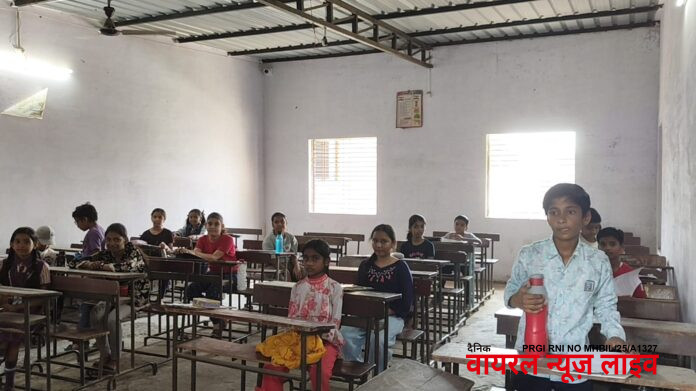 44° तापमानात टीनपत्र्याच्या खोलीत शिष्यवृत्ती परीक्षा; मलकापूरात शिवसेना (उबाठा) सह पालक संतप्त...