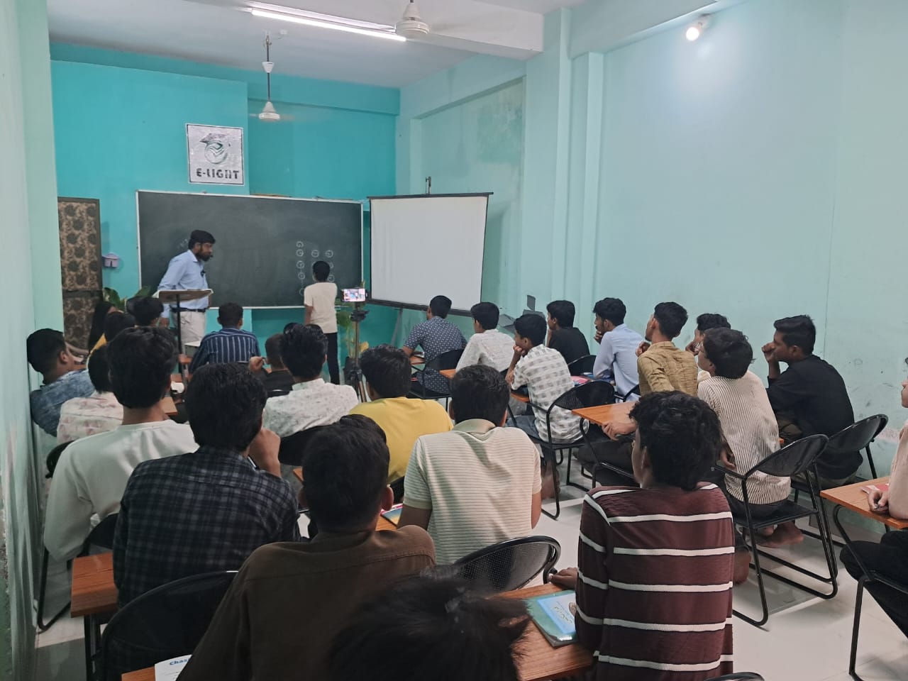 पुसद में पहली बार आयोजित हुई पाँच दिवसीय पर्सनालिटी डेवलपमेंट वर्कशॉप, विद्यार्थियों ने दिखाया उत्साह पुसद में पहली बार आयोजित हुई पाँच दिवसीय पर्सनालिटी डेवलपमेंट वर्कशॉप, विद्यार्थियों ने दिखाया उत्साह