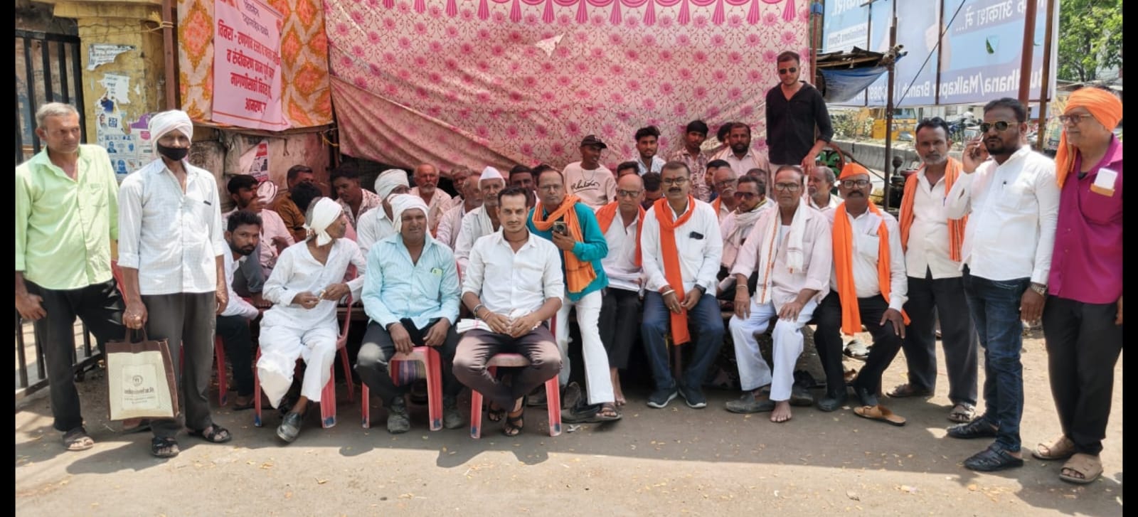 विवरा-रणगांव रस्ता व नाला कामासाठी शिवसेना उबाठाचे आमरण उपोषण सुरू