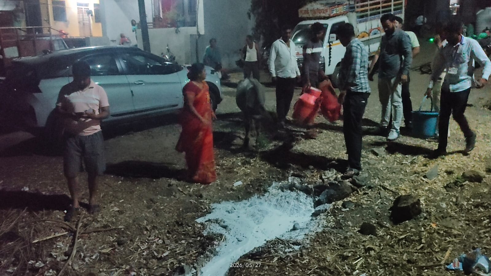 धरणगाव तालुक्यातील भवरखेड येथे बनावट दूध निर्मितीवर कारवाई; २६६ लिटर भेसळयुक्त दूध नष्ट