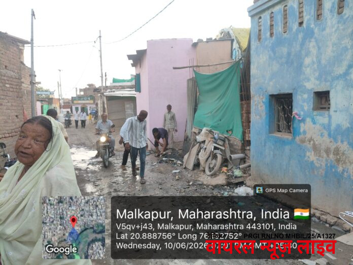 मलकापूर शहरात स्वच्छता यंत्रणेचा बोजवारा; जहीर शाह किराना परिसरातील नाल्या घाणीने तुंबल्याने नागरिकांमध्ये तीव्र संताप