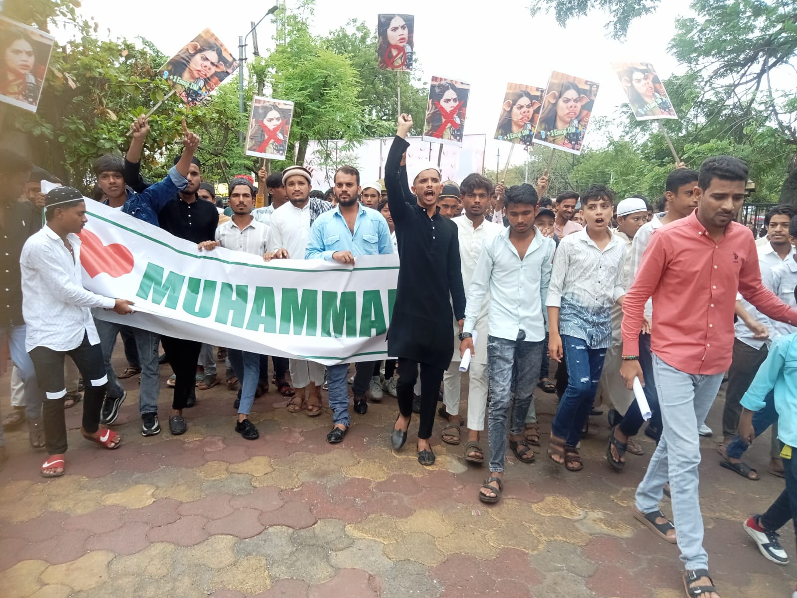 नाजिया इलाही यांच्याविरोधात कायदेशीर कारवाईची मागणी, मलकापूरातील सखल मुस्लिम समाजाचे राष्ट्रपतींना निवेदन