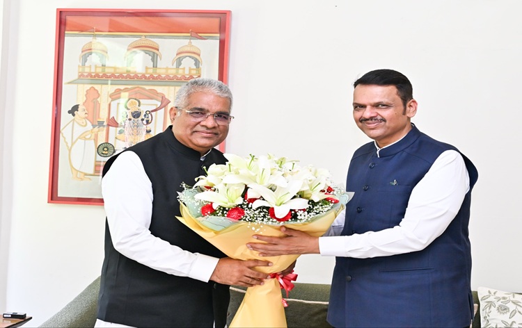 मुख्यमंत्री देवेंद्र फडणवीस यांचा दिल्ली दौरा; पायाभूत सुविधा व विकास प्रकल्पांना गती देण्यासाठी प्रधानमंत्री मोदी आणि केंद्रीय मंत्र्यांशी चर्चा