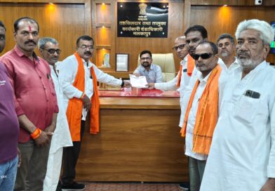 मलकापुर तालुका दुष्काळग्रस्त घोषित करण्याची शिवसेना (उबाठा)ची तहसीलदार यांच्याकडे निवेदनाद्वारे मागणी